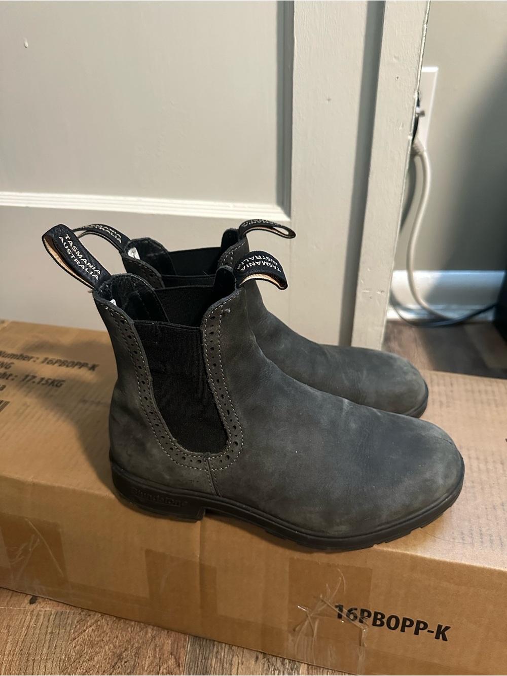 Blundstone Women's Chukka Boots in Charcoal Gray